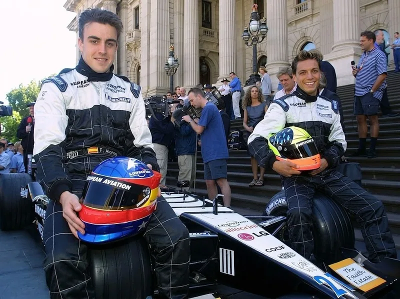 Fernando Alonso bắt đầu sự nghiệp F1 cùng đội đua Minardi năm 2001