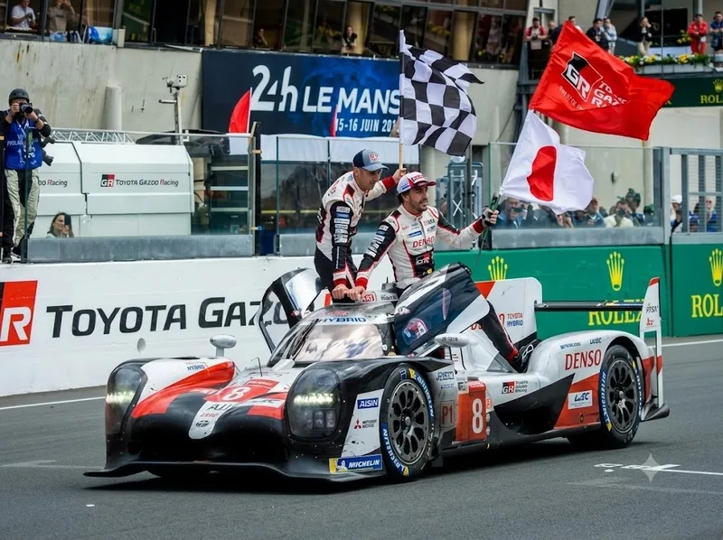 Fernando Alonso hai lần chiến thắng giải đua 24 Hours of Le Mans
