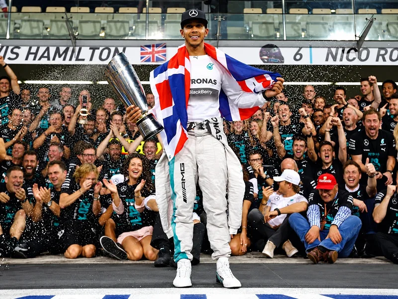 Kỷ nguyên Mercedes đưa Hamilton đến bảy danh hiệu thế giới
