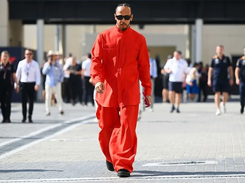 Lewis Hamilton có phong khách thời trang thời thượng và đẳng cấp